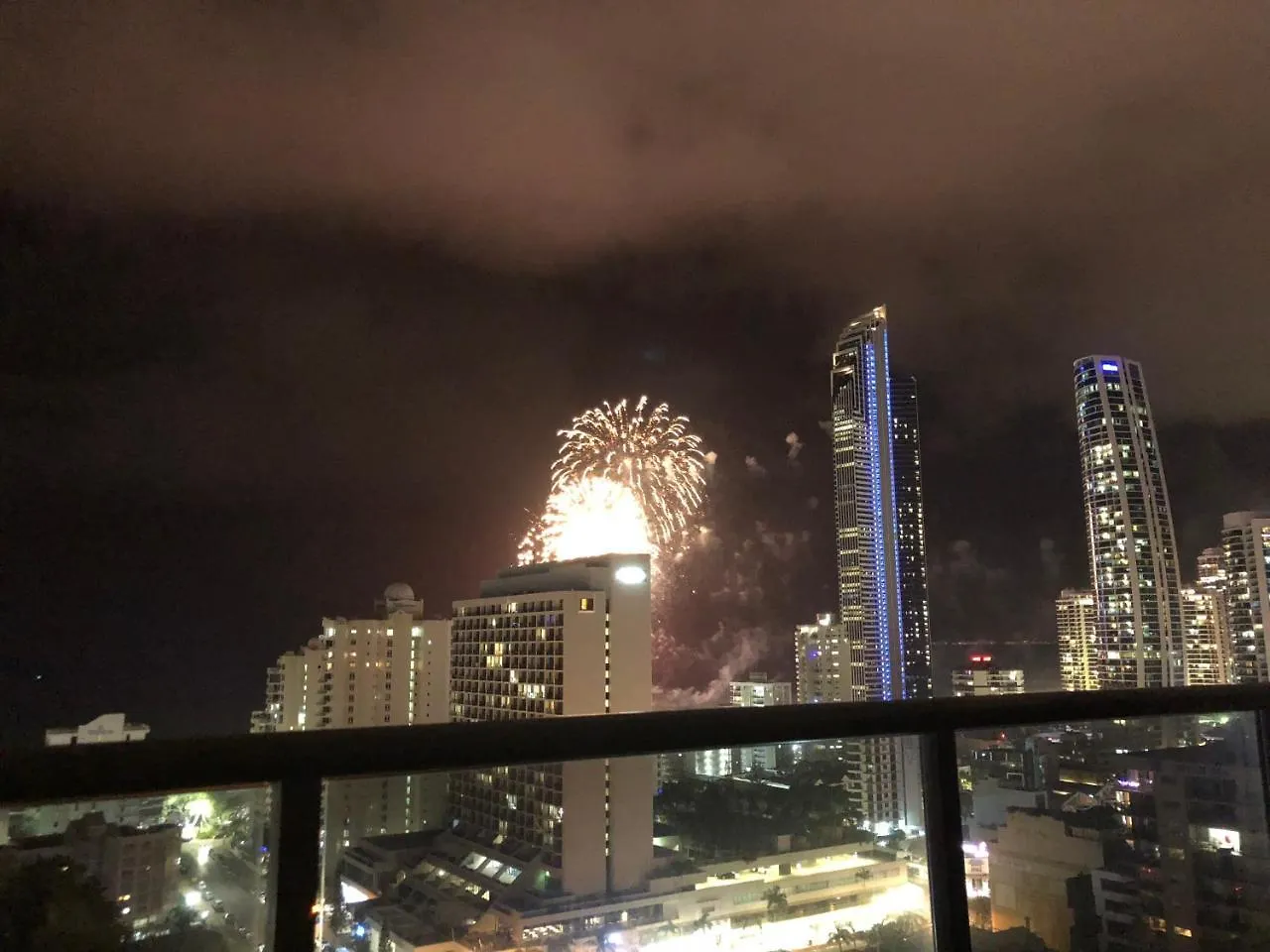 Solaire Apartments Gold Coast Apart Otel